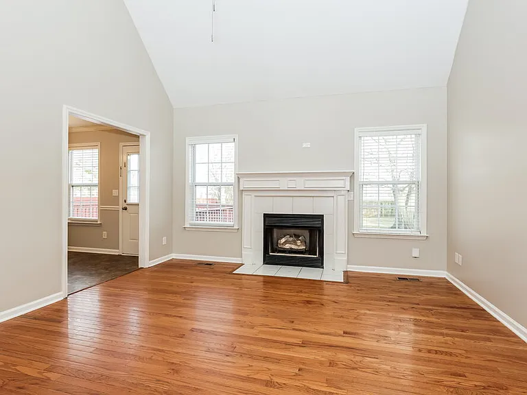 2306 Amber Glen Dr — Photo 5