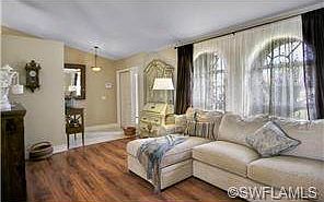4th image of 9922 Country Oaks Dr