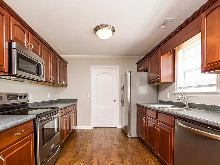 3407 Wellington Pl — Photo 4