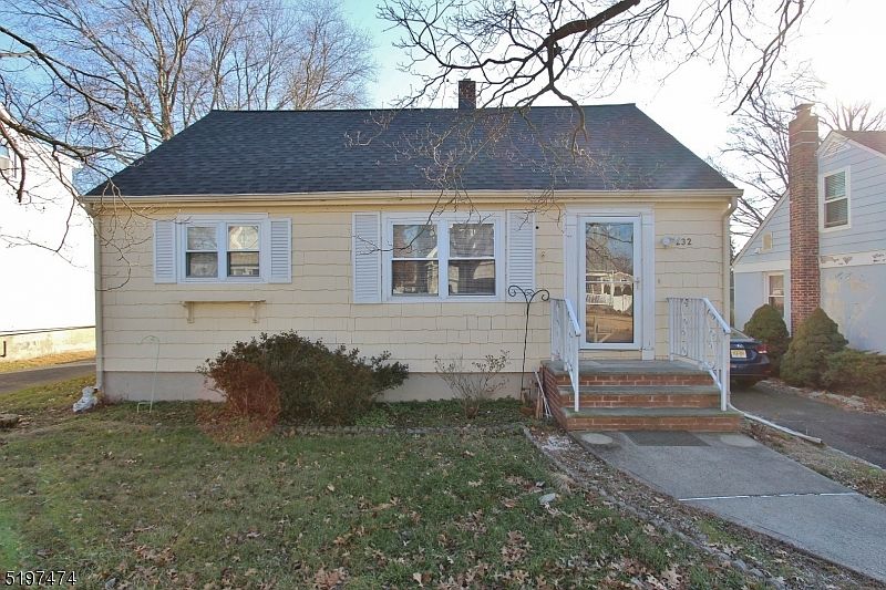 1st image of 232 Golf Ave E