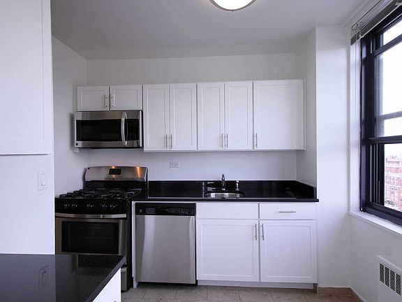 5th image of 303 E 83rd St APT 21F