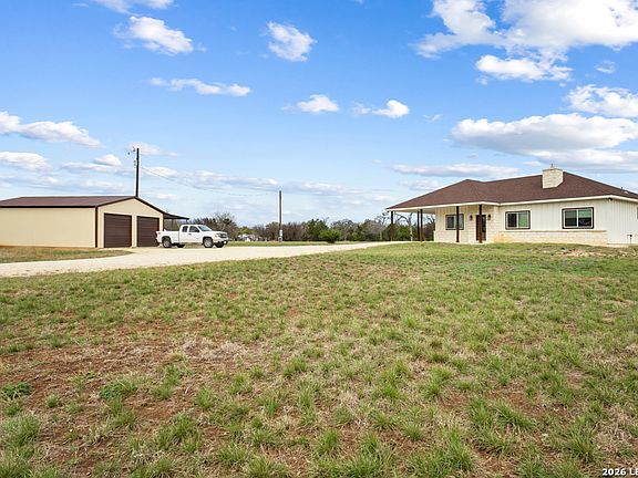 4th image of 175 Pine Tree