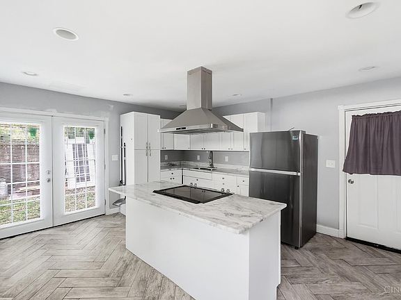 5th image of 118 Winkler St