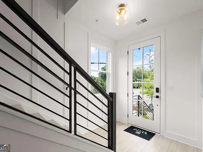 4 bed, 3.5 bath, 2160 sqft, $4,900 — Photo 4