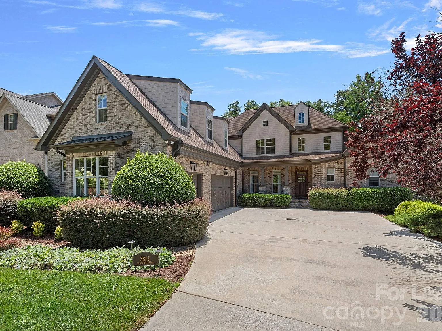 5 bed, 5.0 bath, 4573 sqft, $8,800 — Photo 1