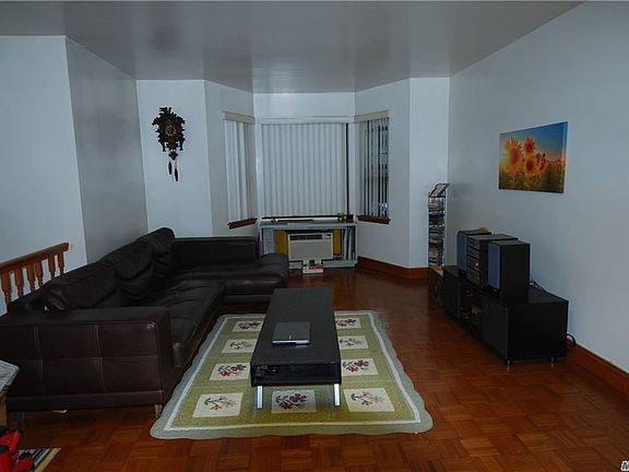 5th image of 71-23 163rd St