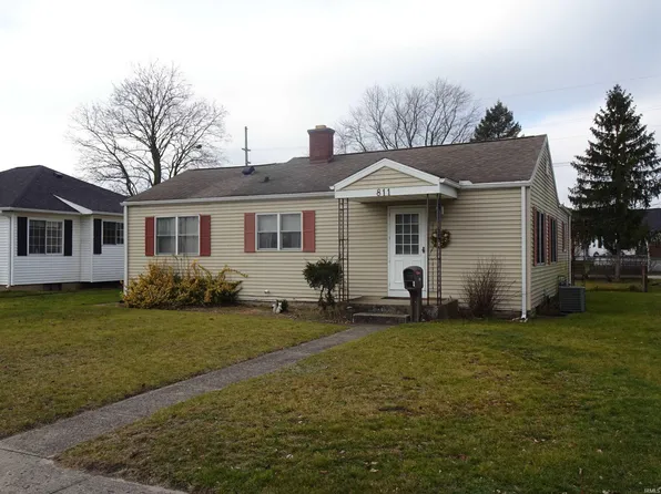 811 S Pearl St, Knox, IN 46534