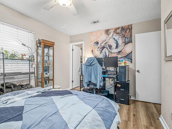 3rd image of 4576 Bixby Cir