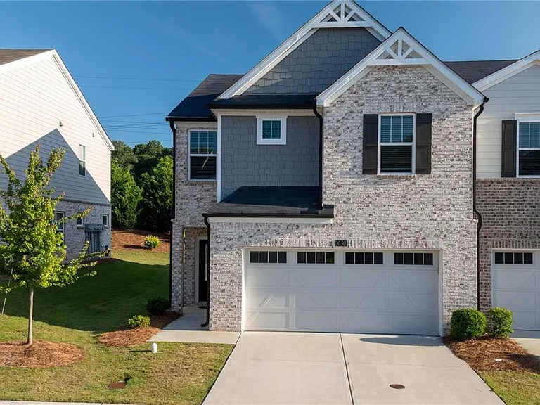1030 Sunny Lake Dr — Photo 1