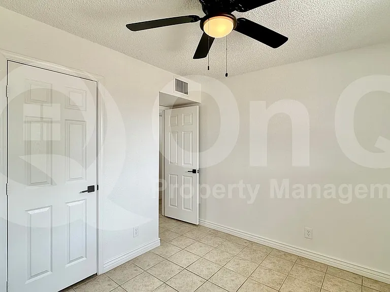 1043 E 10th Ave — Photo 16