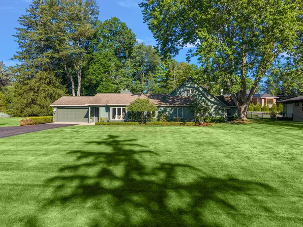 6230 Darramoor Rd, Bloomfield Hills, MI 48301