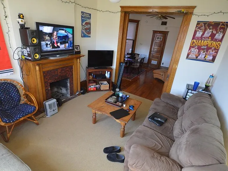 638 W Drummond Pl #2F — Photo 3