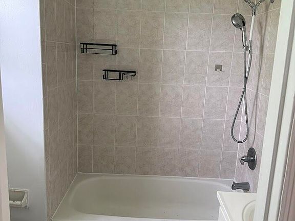 5th image of 901 Grand Ave APT 2