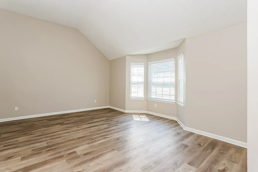 3 bed, 2.5 bath, 2138 sqft, $2,130 — Photo 4