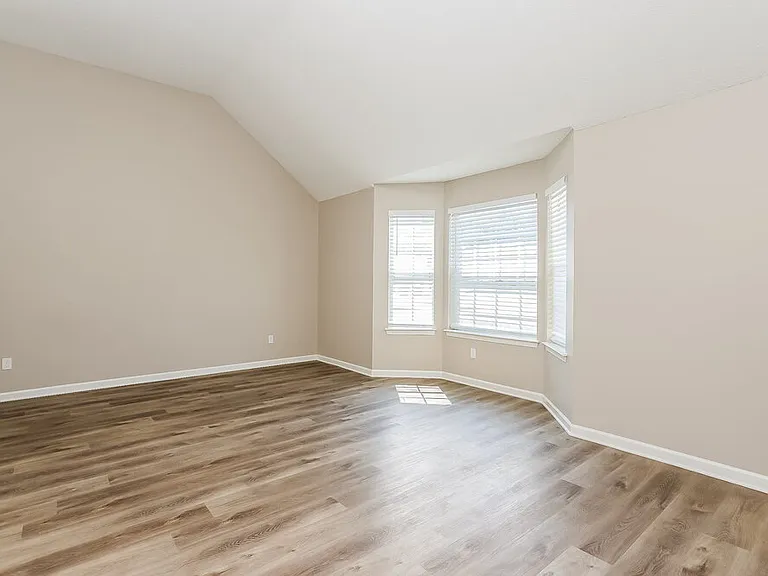 922 Tara Bnd — Photo 4