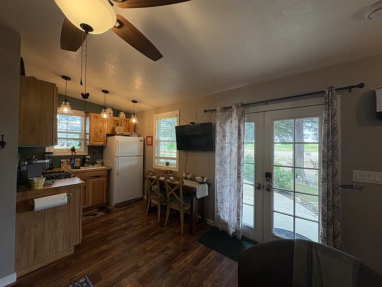 2376 E Armstrong Rd — Photo 8