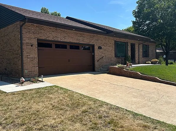 217 W Cooper St, Tipton, MO 65081