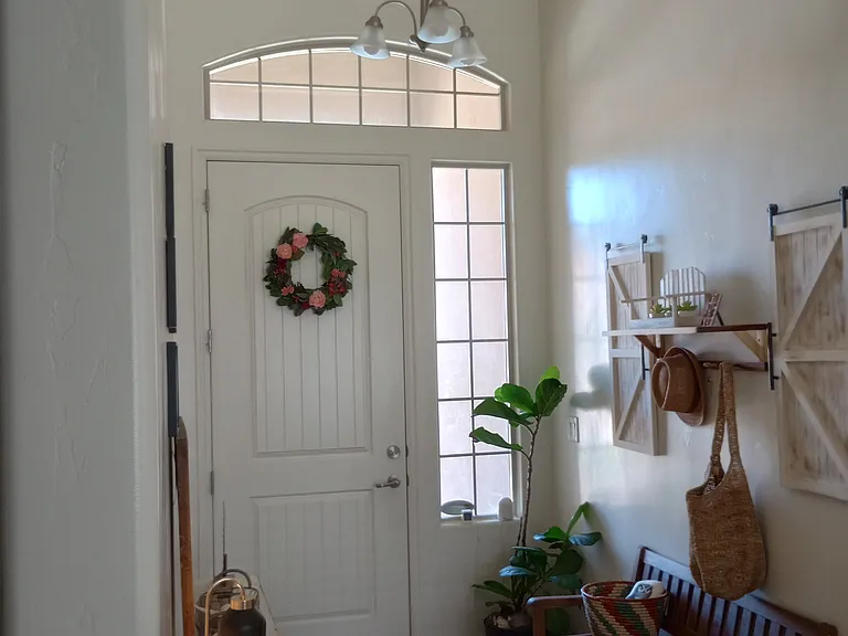547 S Ascend Dr — Photo 2