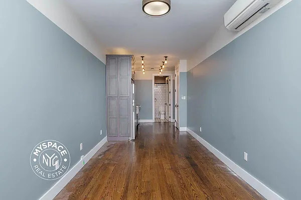 Rented by MySpaceNYC | media 21
