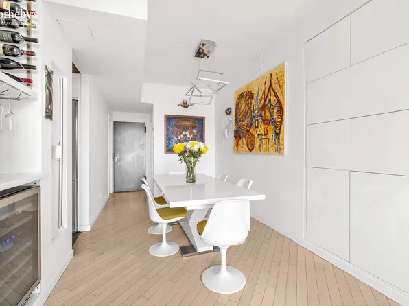 310 East 46th Street image 2 of 13