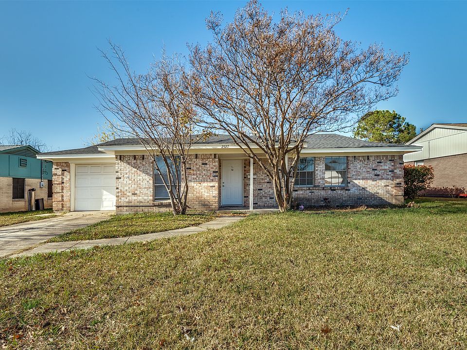 1st image of 2527 Larchmont Dr