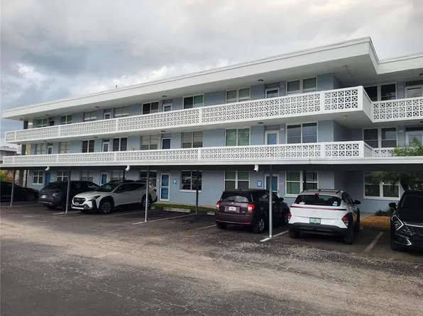 4895 Bay St NE APT 212, Saint Petersburg, FL 33703