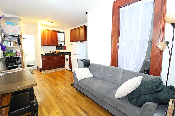 Rented by Compass | media 7