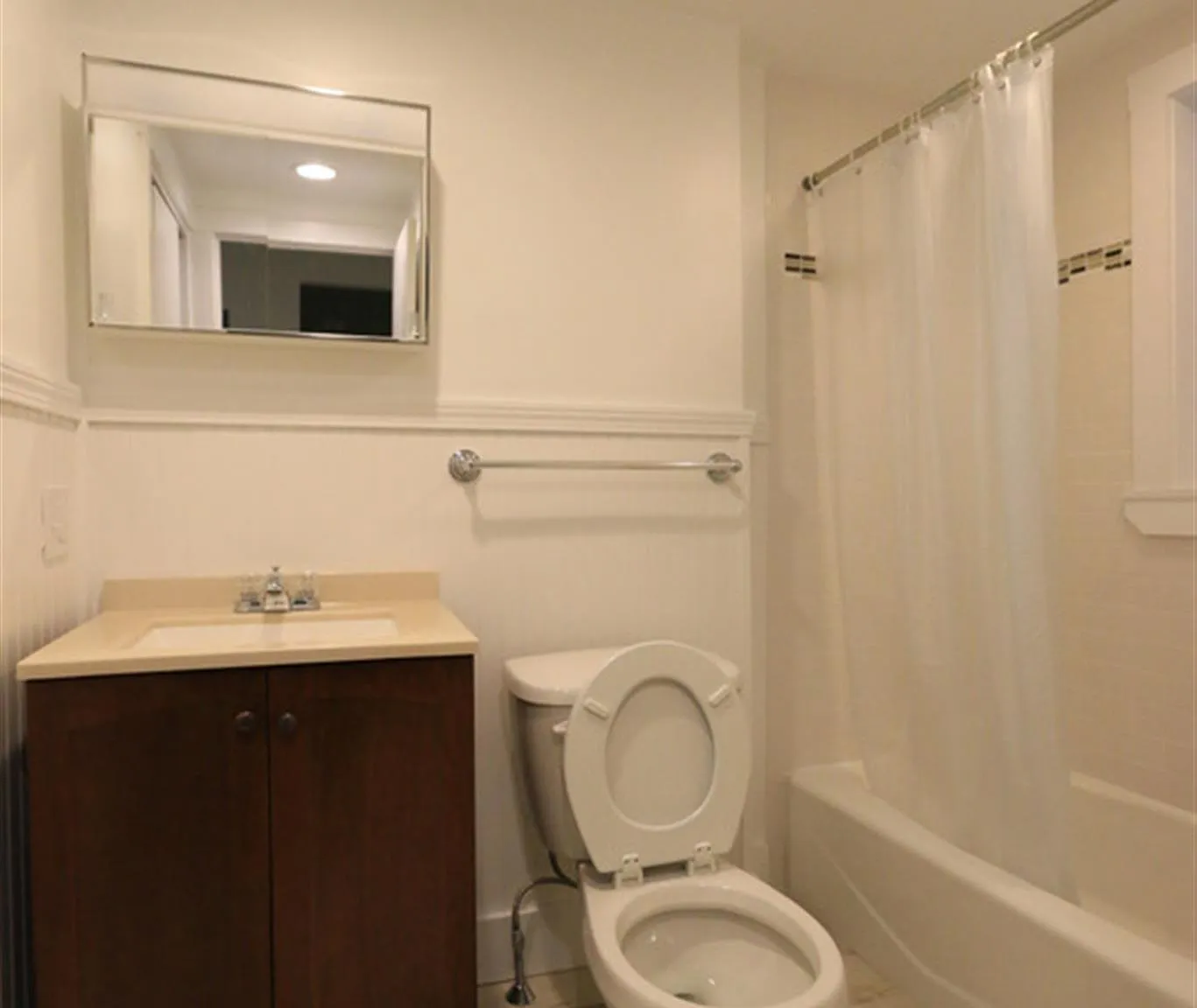 3 bed, 1.5 bath, $3,450 — Photo 4