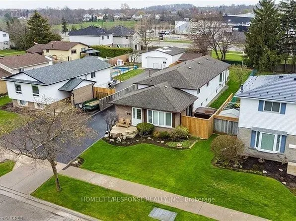 7 Belleau St, Hamilton, ON L8J 1N1