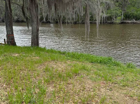 1869 Pine Island Rd, Karnack, TX 75661