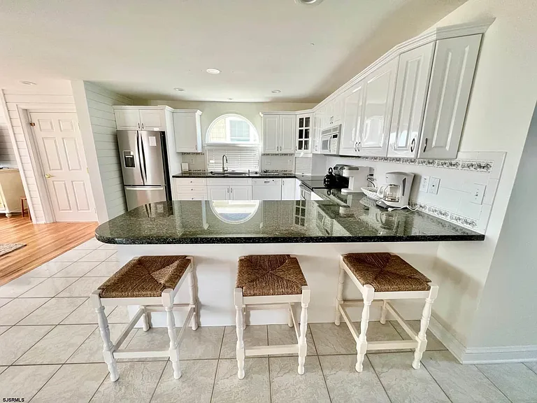 24 Ocean Dr W — Photo 8