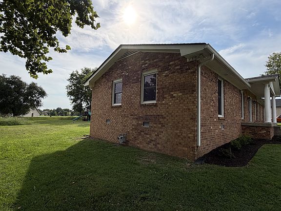3rd image of 920 Coles Ferry Park