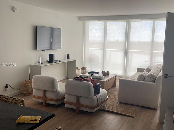 3rd image of 100 Bayview Dr APT 1521