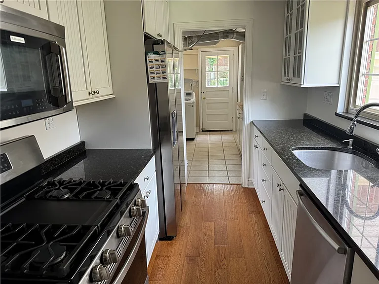 633 Crystal Dr — Photo 10