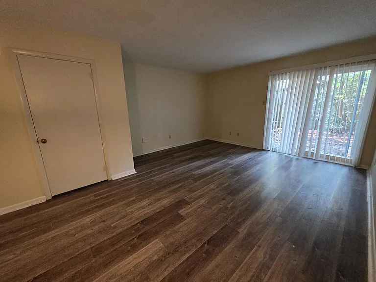 1920 Kavanaugh Blvd #5 — Photo 3