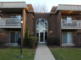 1515 E Churchill Dr, Palatine, IL 60074