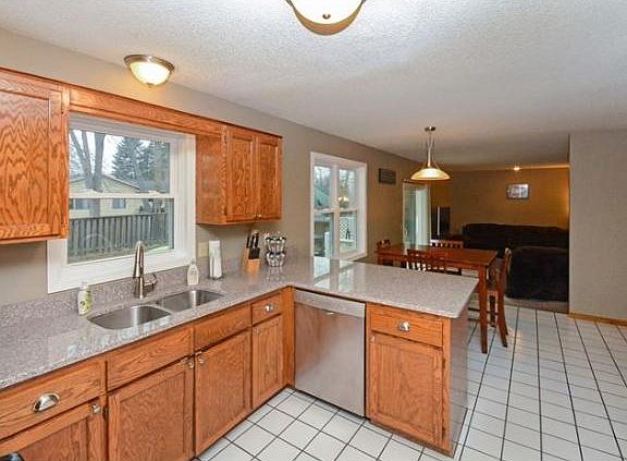 3rd image of 3193 Canterbury Cir