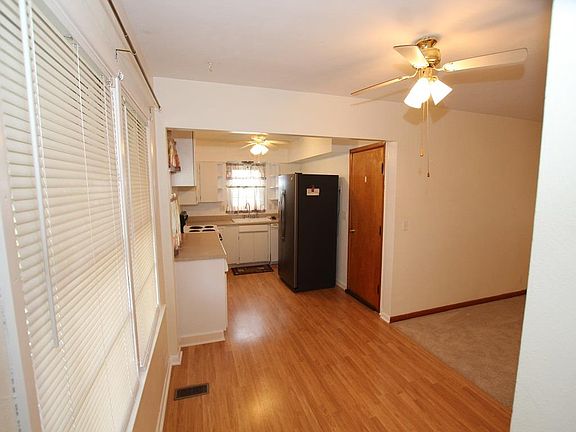 5th image of 895 Kingston Dr