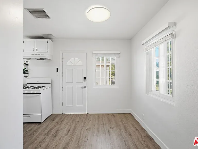 11761 Hart St #6 — Photo 5