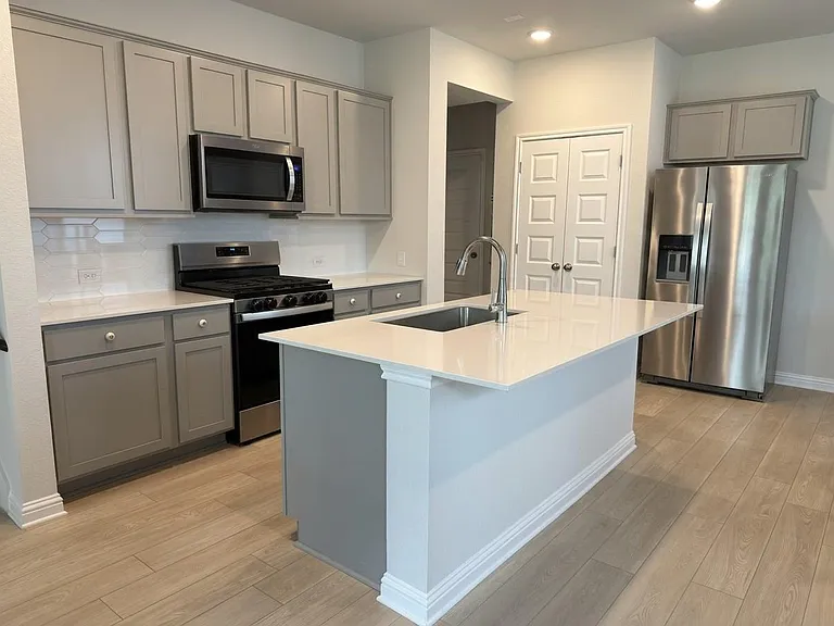 8311 Springsteen Dr #318 — Photo 4
