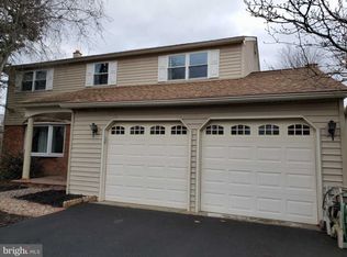 242 Hawthorne Cir, North Wales, PA 19454
