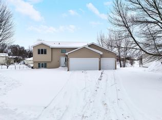 936 Lincoln Ct S, Cambridge, MN 55008