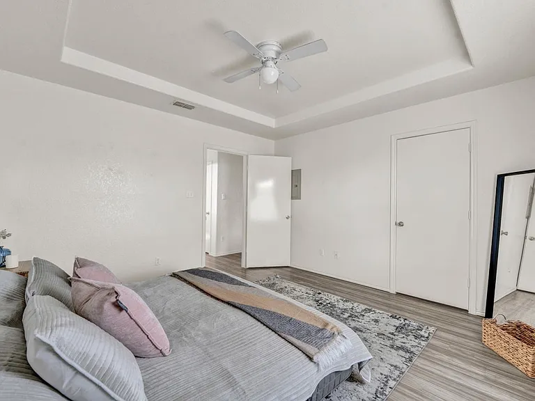 403 N. Broadway Street — Photo 7