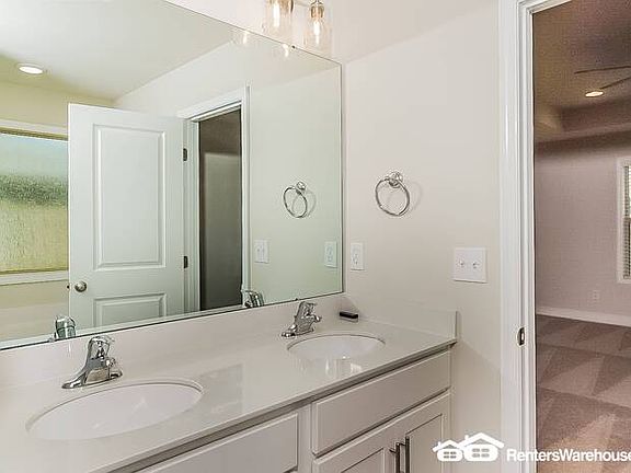5th image of 203 Cherry Laurel Dr