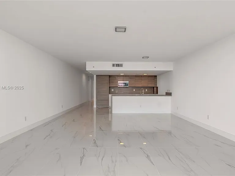 400 Sunny Isles Blvd #1418 — Photo 1
