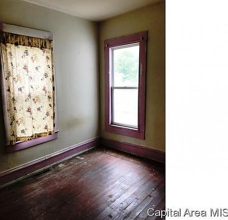 4th image of 247 W 2nd St