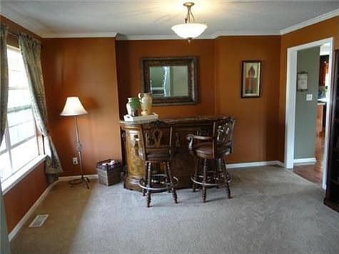 4th image of 745 Highland Dr