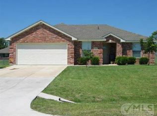 1631 Chenoweth St, Decatur, TX 76234