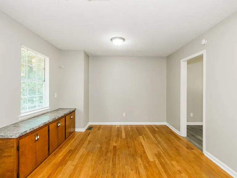 129 Hickory St — Photo 6
