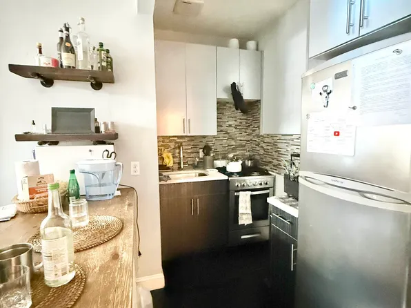 682 Bushwick Avenue image 4 of 9